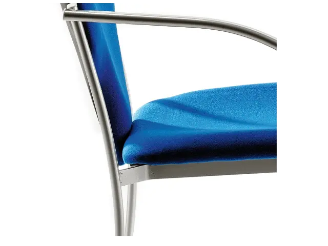 Imagen Silla confidente tapizada con brazos estructura cromada. 3